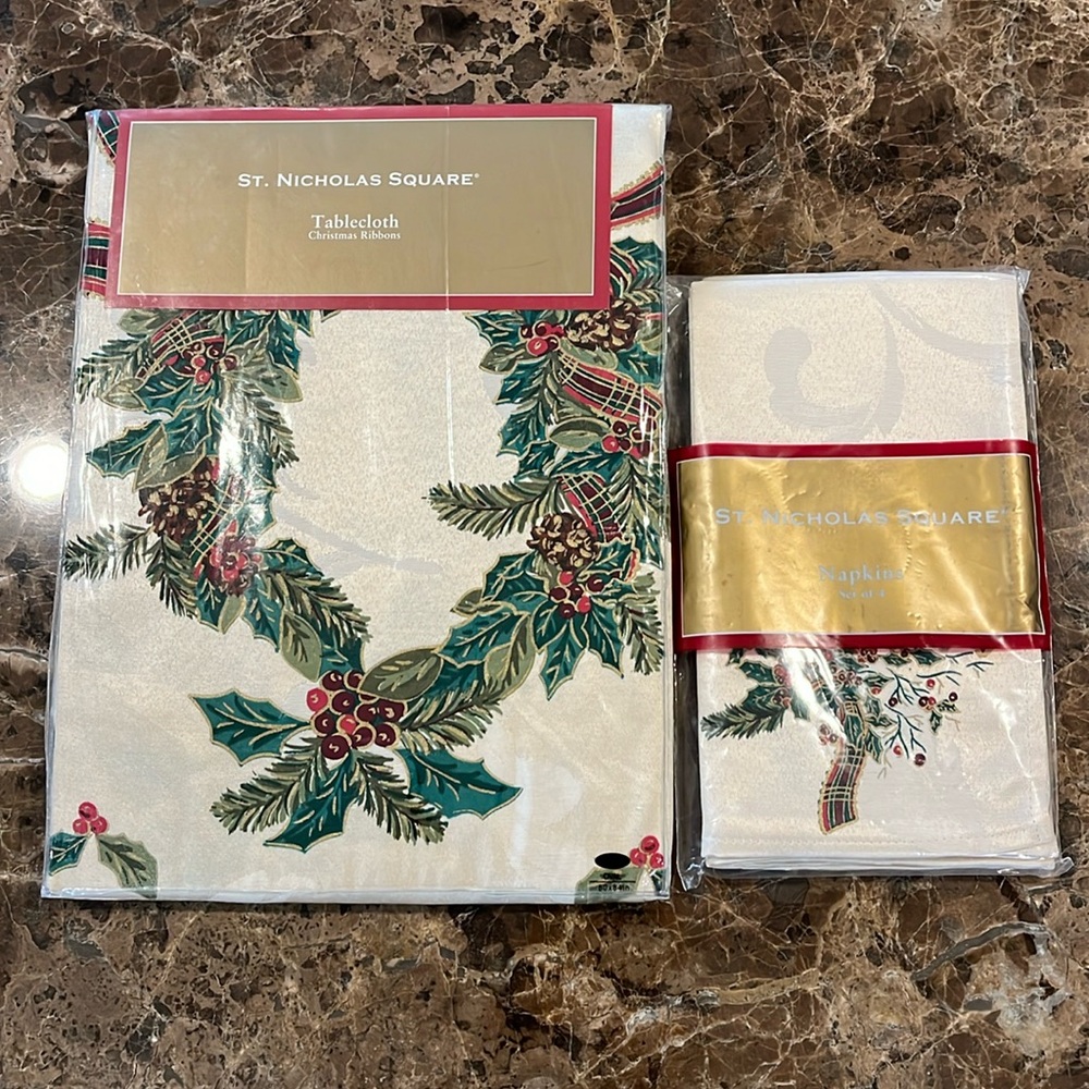 New! Christmas Ribbons Tablecloth & Napkins Matching Set